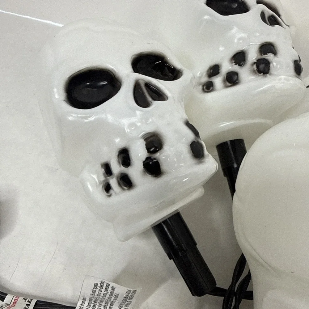VTG Skelton Blow Mold‎ Lights 5 Skulls- Corded